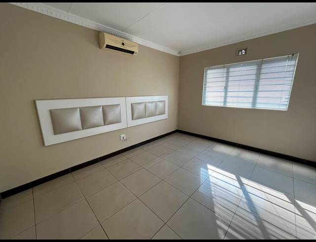 4 BEDROOM SIMPLEX TO LET IN HILLARY